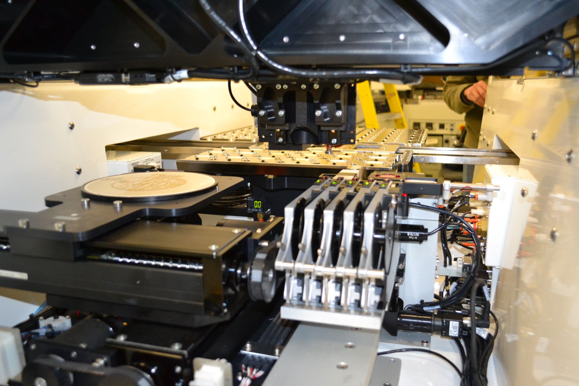 Large flexible work area with wafer, tape and reel, and waffle pack input (1)